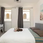 Apartment Free Parking And Private Terrace Design *