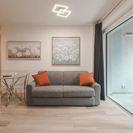 Апартаменти Free Parking And Private Terrace Design Трієст