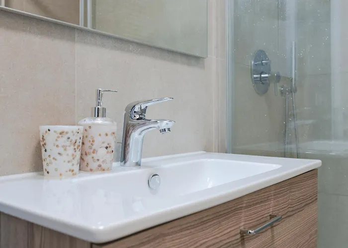 Free Parking And Private Terrace Design 아파트 트리에스테